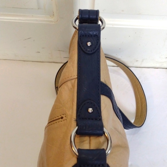 STONE MOUNTAIN LEATHER Shoulder Bag Navy Cream - Picture 6 of 16